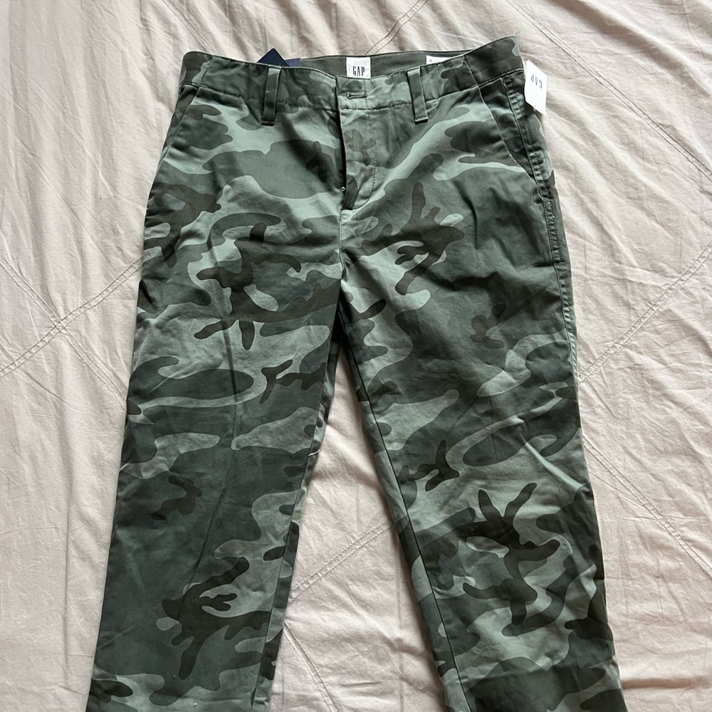 GAP mid-rise camo pants